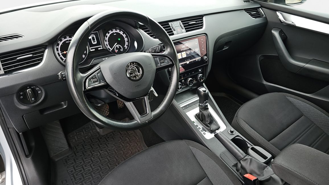 Skoda Octavia 2.0 TDI SCR Ambition DSG KR8SL30 w zakupie za gotówkę