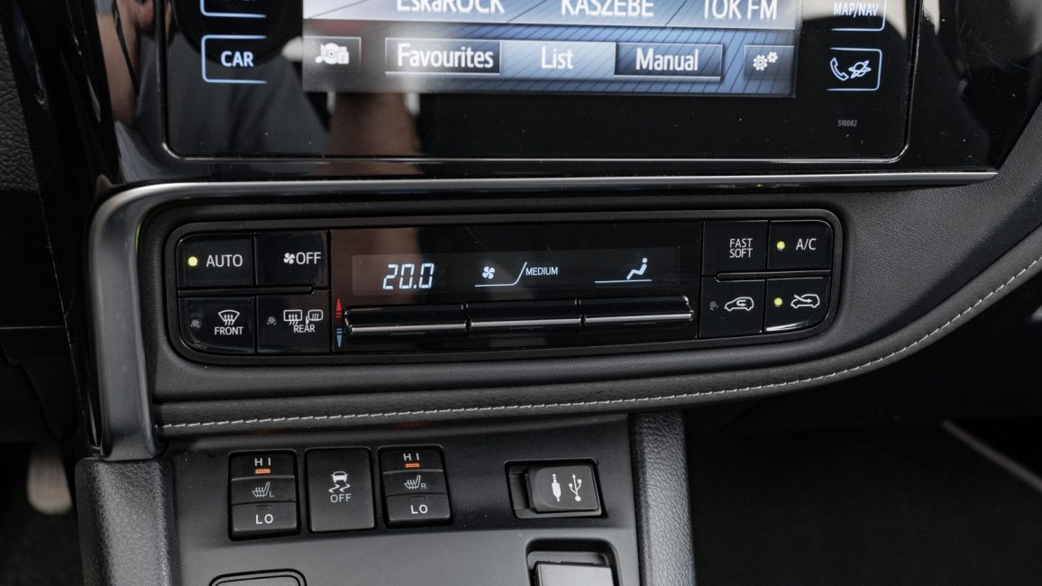 Toyota Auris Hybrid 135 Premium WE424VK w leasingu dla firm