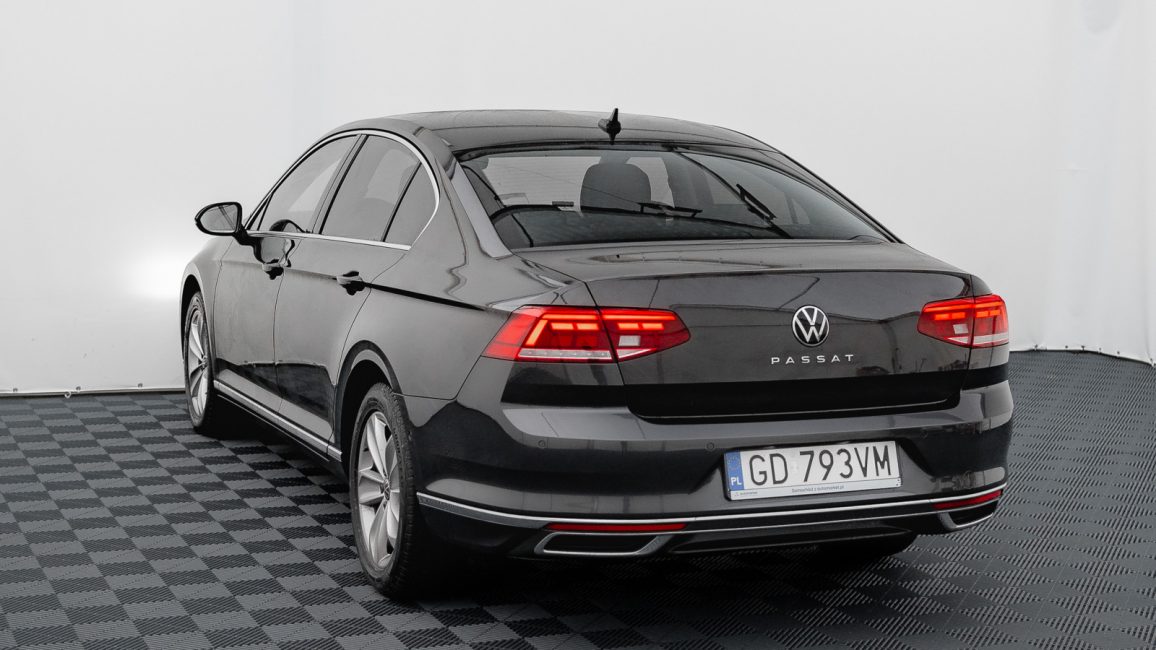 Volkswagen Passat 2.0 TDI Elegance DSG GD793VM w abonamencie