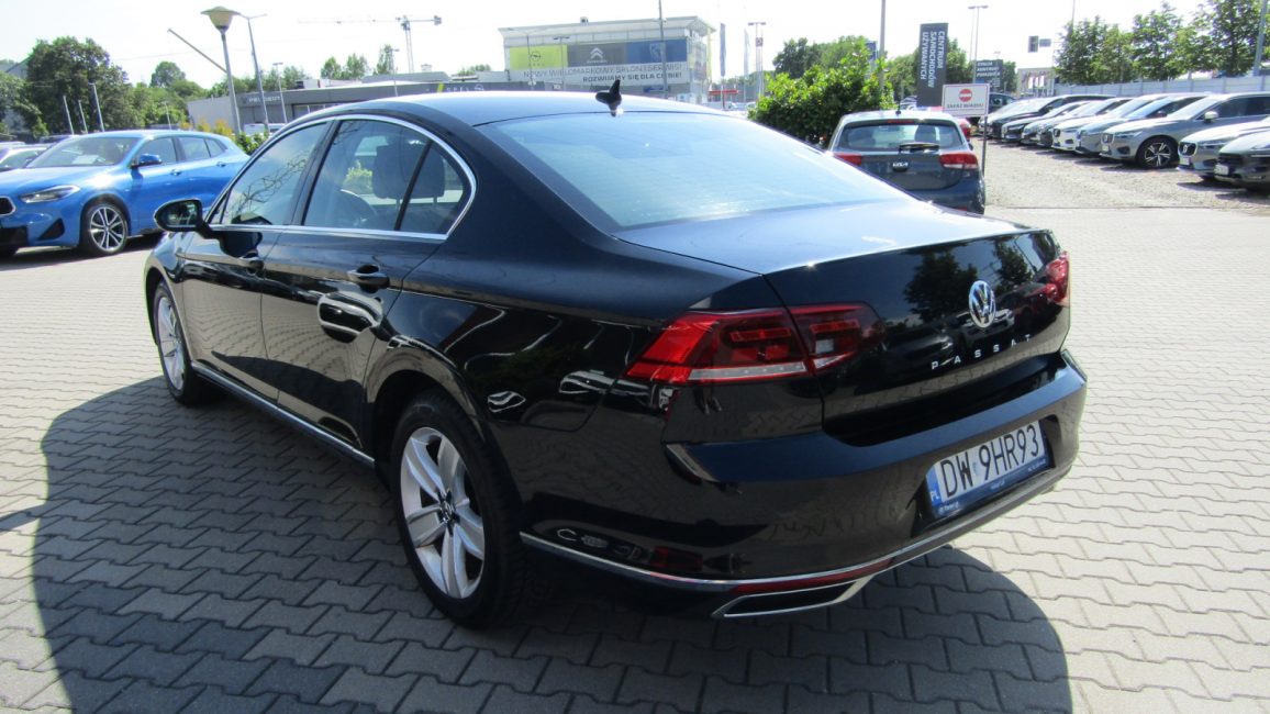 Volkswagen Passat 2.0 TDI Elegance DSG DW9HR93 w abonamencie dla firm