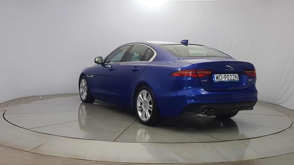 Jaguar XE 2.0 D180 SE aut WD9022N w abonamencie