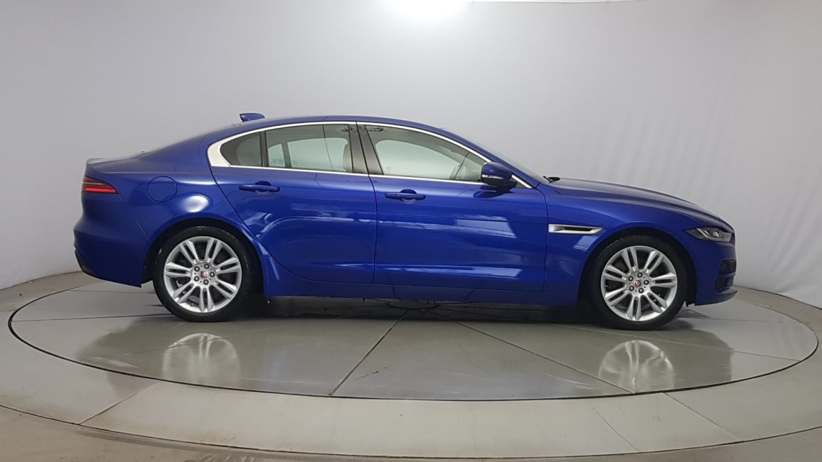 Jaguar XE 2.0 D180 SE aut WD9022N w abonamencie