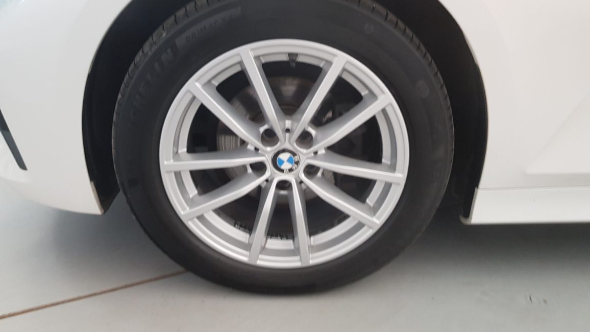 BMW 318i aut WD3685P w abonamencie