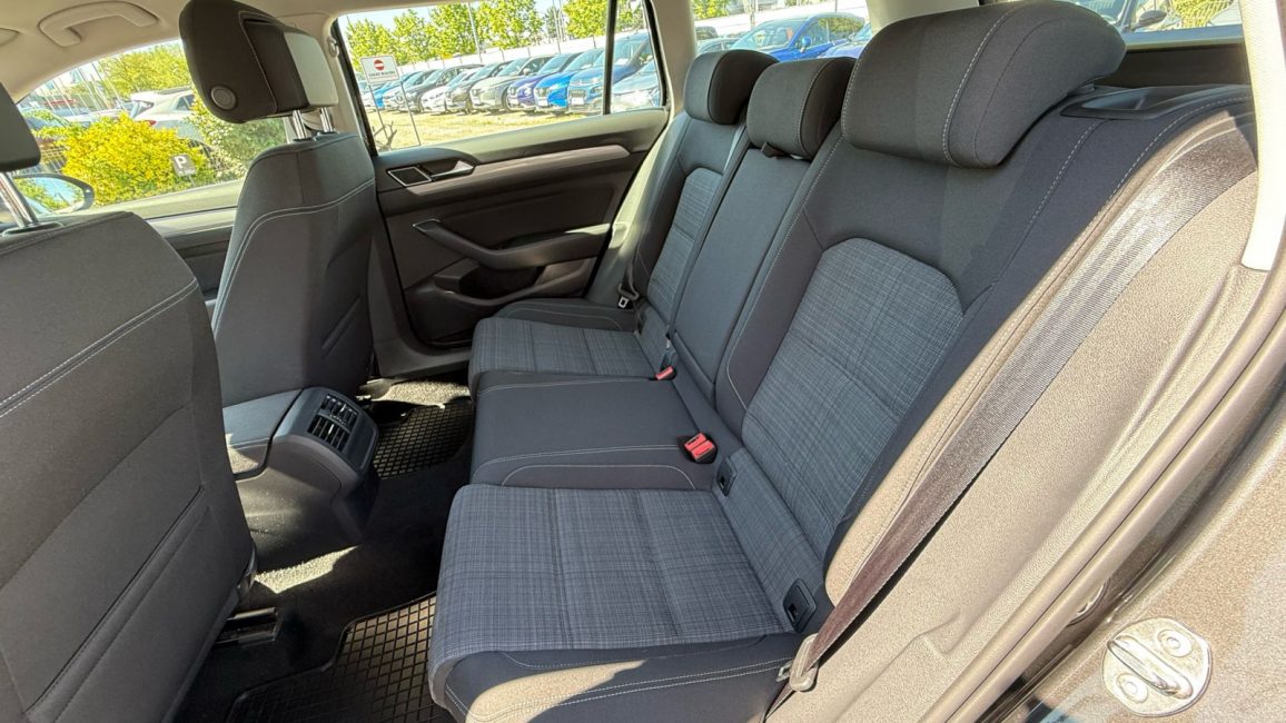 Volkswagen Passat 2.0 TDI EVO Business DW6MP34 w zakupie za gotówkę