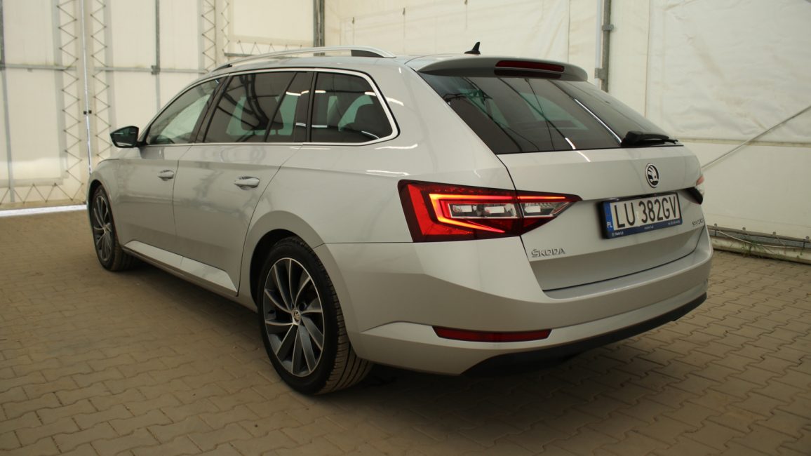 Skoda Superb 1.8 TSI L&K LU382GV w leasingu dla firm