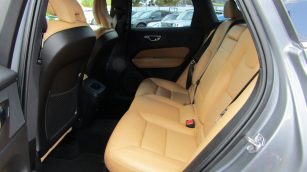 Volvo XC 60 D4 Momentum Pro aut WD5213N w abonamencie