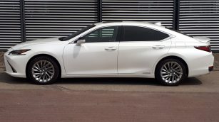 Lexus ES 300h Omotenashi KR3KX56 w zakupie za gotówkę