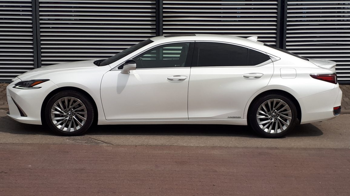 Lexus ES 300h Omotenashi KR3KX56 w zakupie za gotówkę