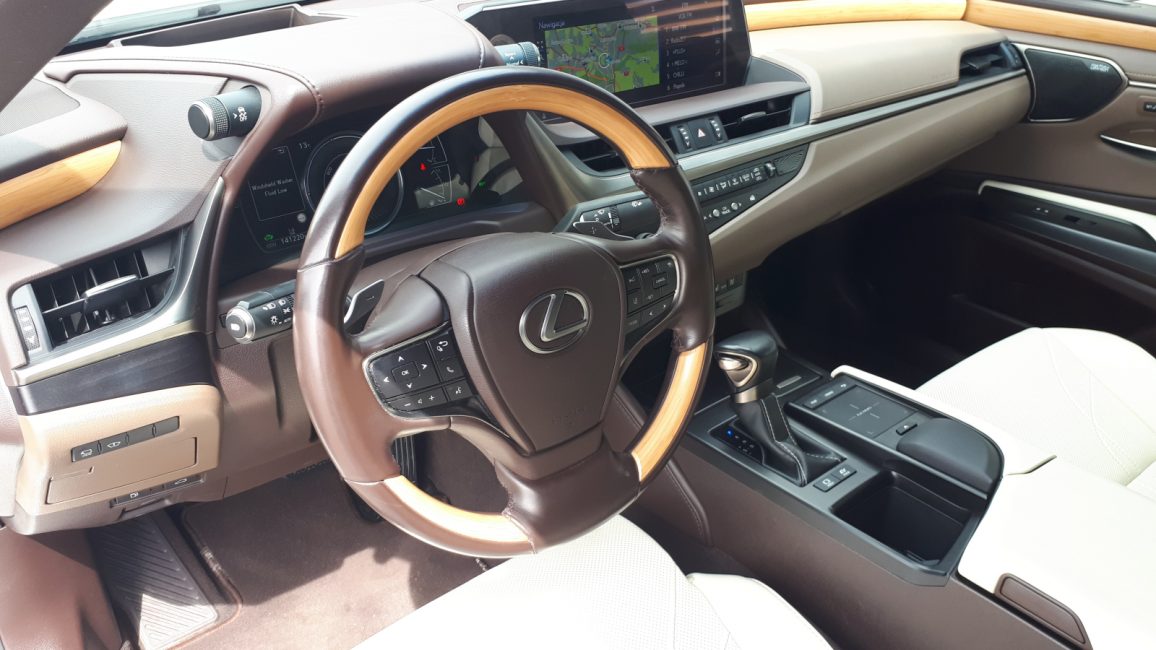 Lexus ES 300h Omotenashi KR3KX56 w zakupie za gotówkę