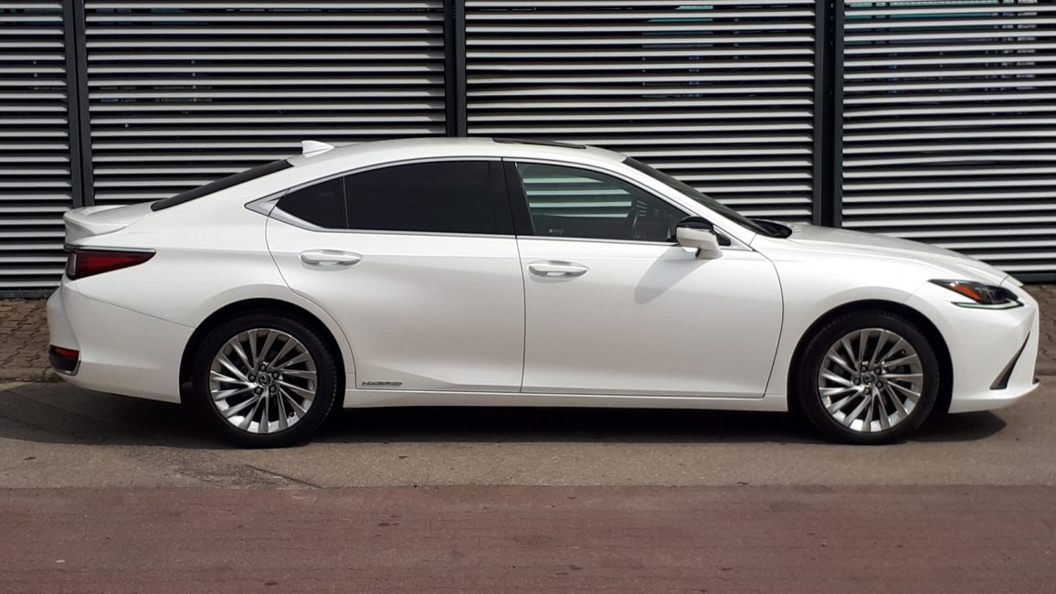 Lexus ES 300h Omotenashi KR3KX56 w zakupie za gotówkę