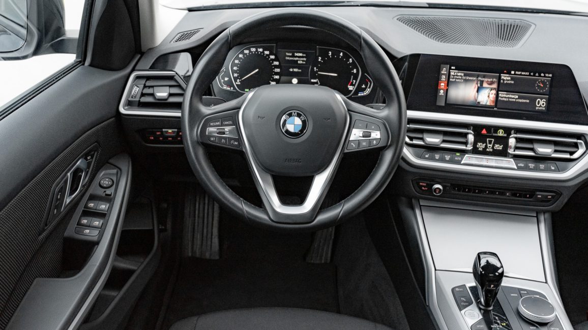 BMW 318i Advantage aut WX3956E w abonamencie