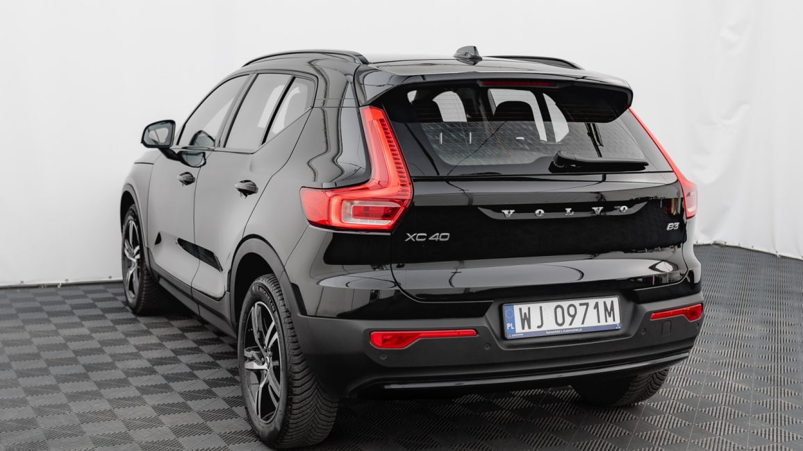 Volvo XC40 B3 Plus Dark aut WJ0971M w abonamencie dla firm