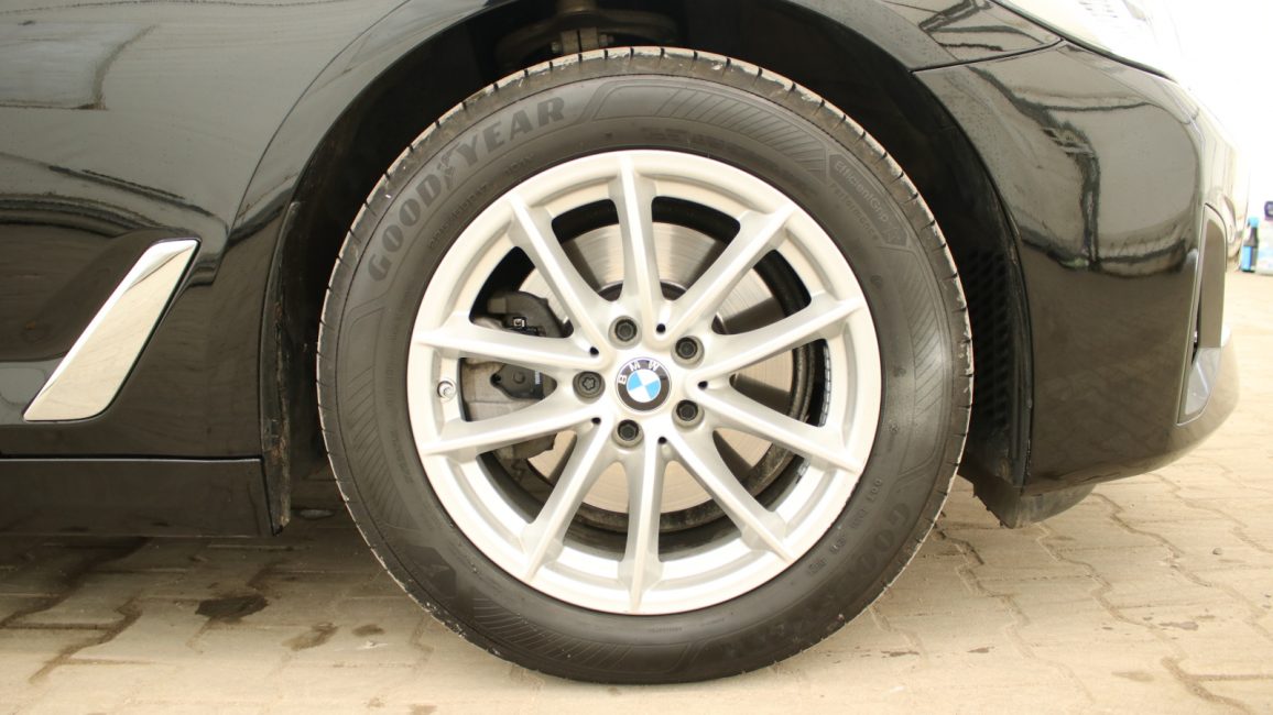 BMW 520i mHEV aut WD1834S w abonamencie dla firm