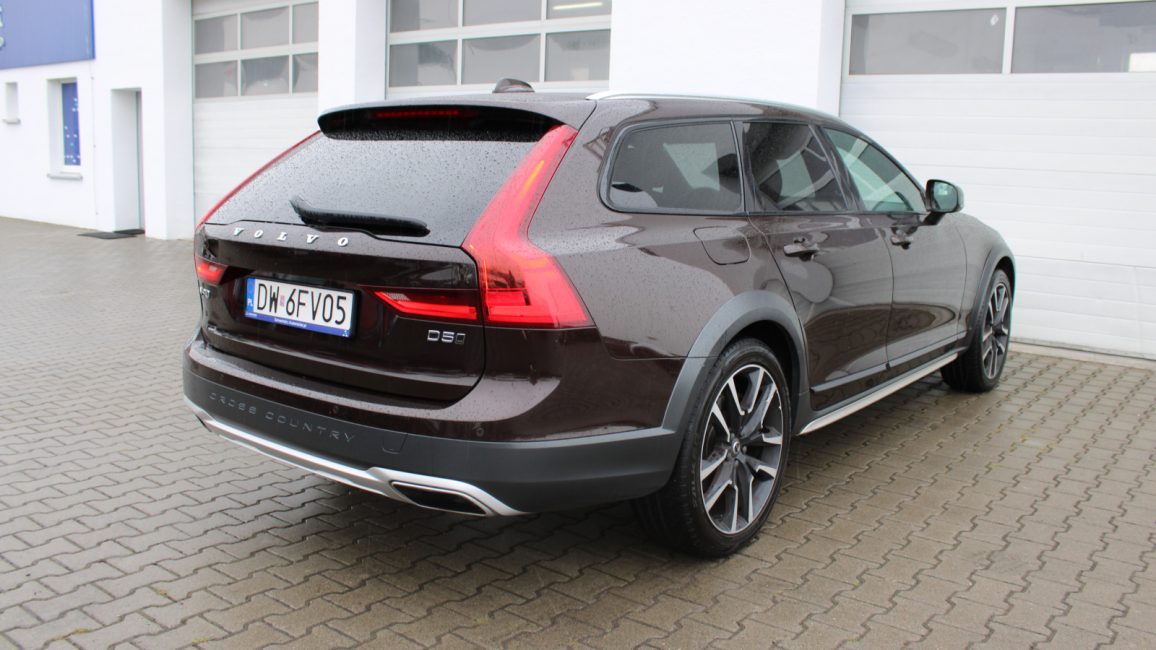 Volvo V90 CC D5 SCR AWD Pro aut DW6FV05 w zakupie za gotówkę