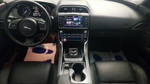 Jaguar XE 2.0 T Prestige aut WD9714P w leasingu dla firm