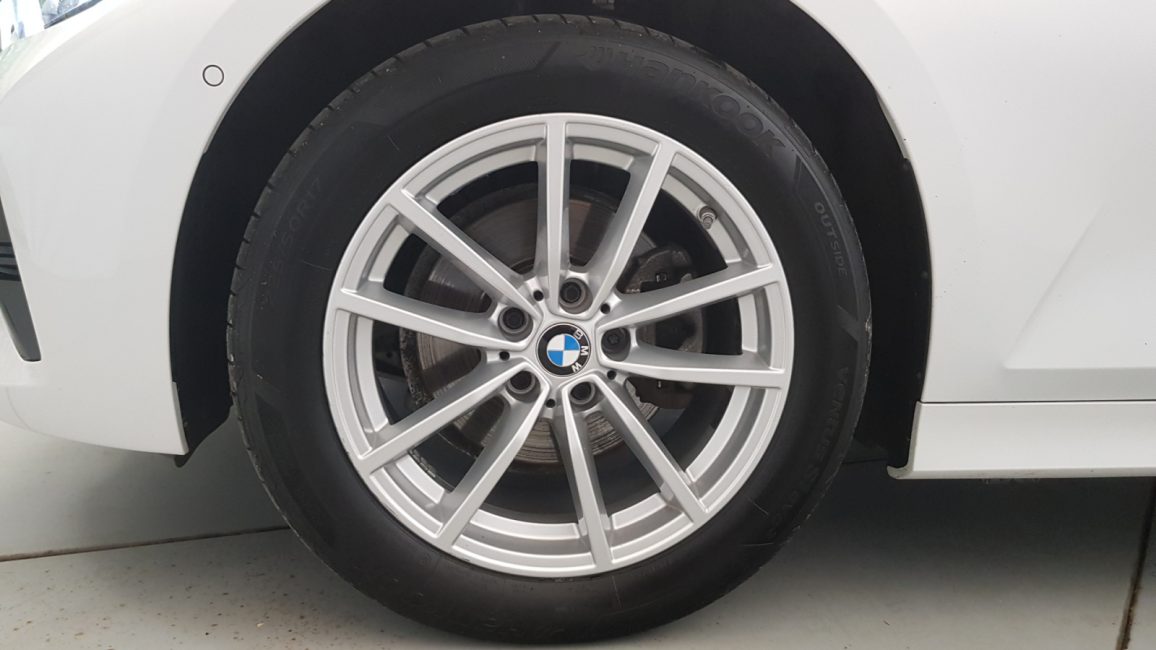 BMW 320d xDrive mHEV Advantage aut WJ1068L w leasingu dla firm