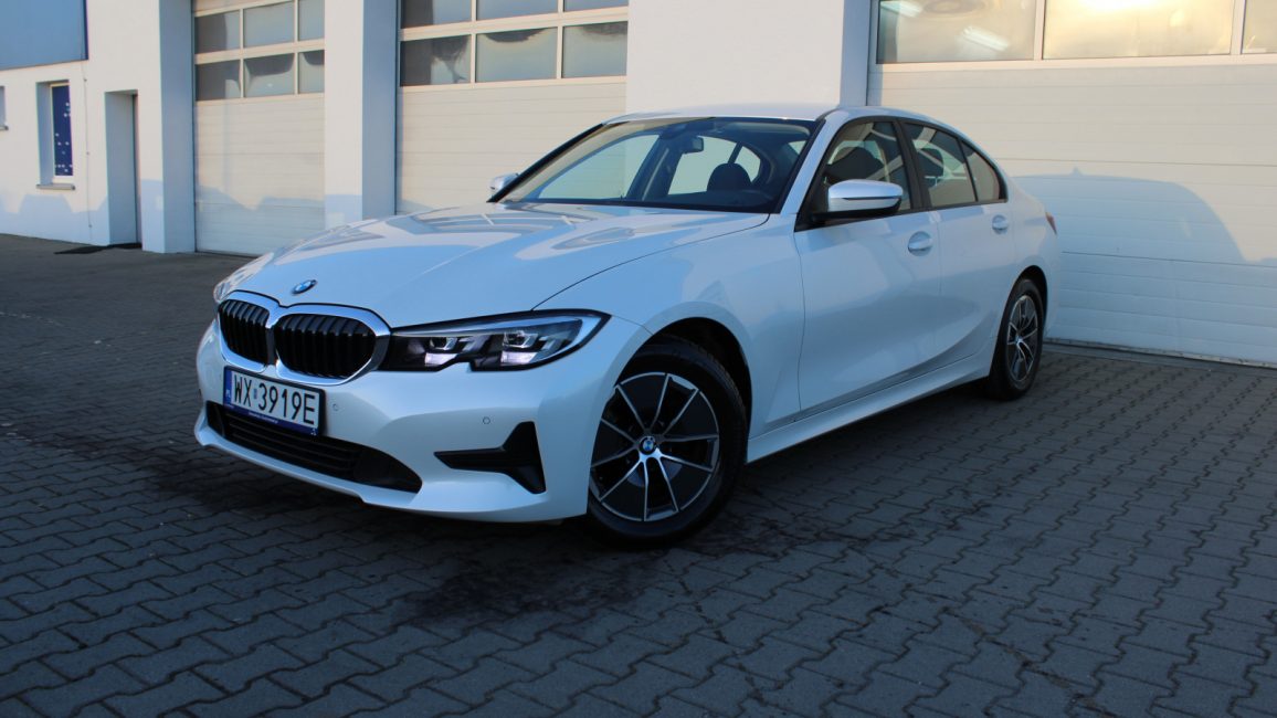 BMW 318i Advantage aut WX3919E w leasingu dla firm