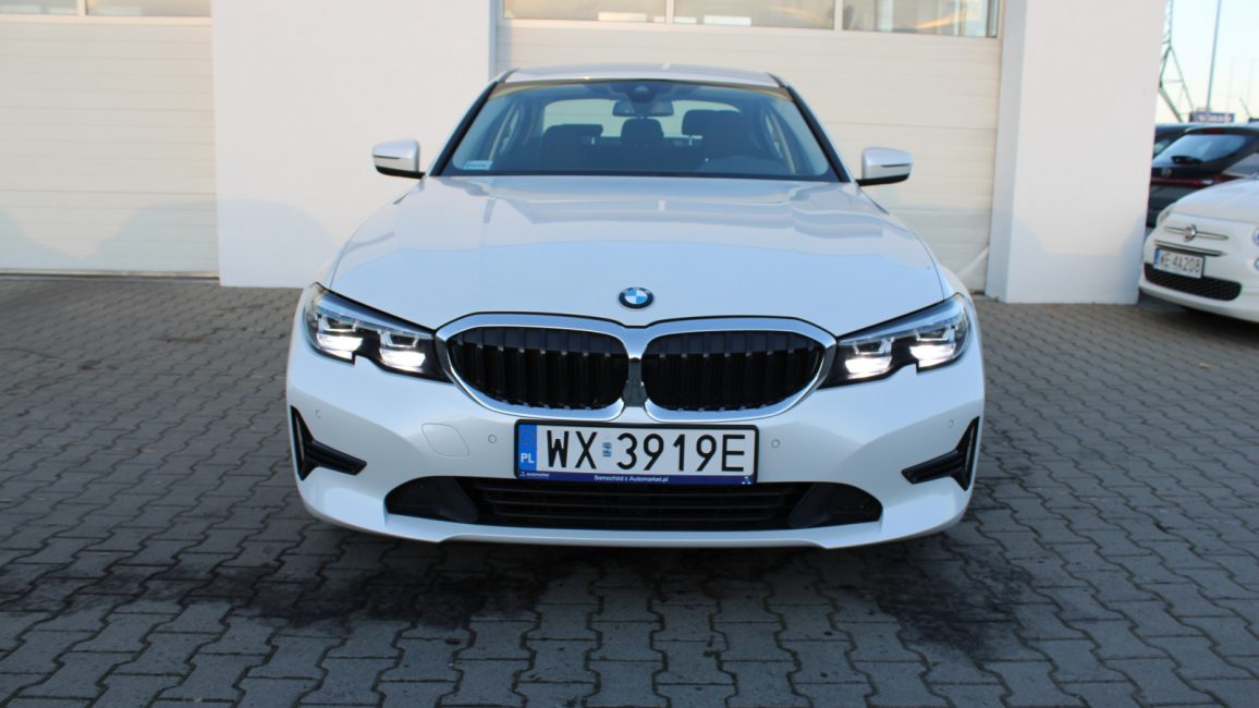 BMW 318i Advantage aut WX3919E w leasingu dla firm