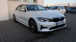 BMW 318i Advantage aut WX3919E w leasingu dla firm