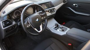 BMW 318i Advantage aut WX3919E w leasingu dla firm