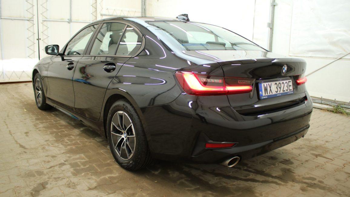 BMW 318i Advantage aut WX3923E w abonamencie