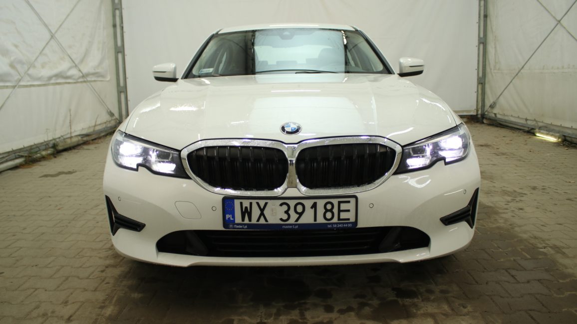 BMW 318i Advantage aut WX3918E w leasingu dla firm