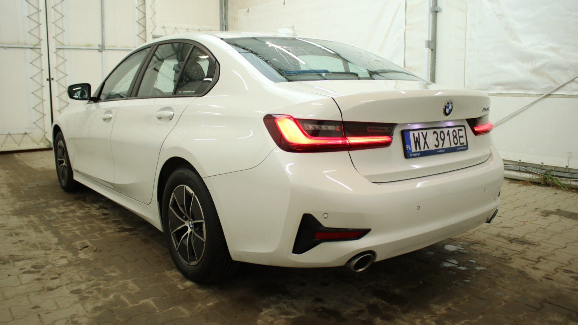 BMW 318i Advantage aut WX3918E w leasingu dla firm