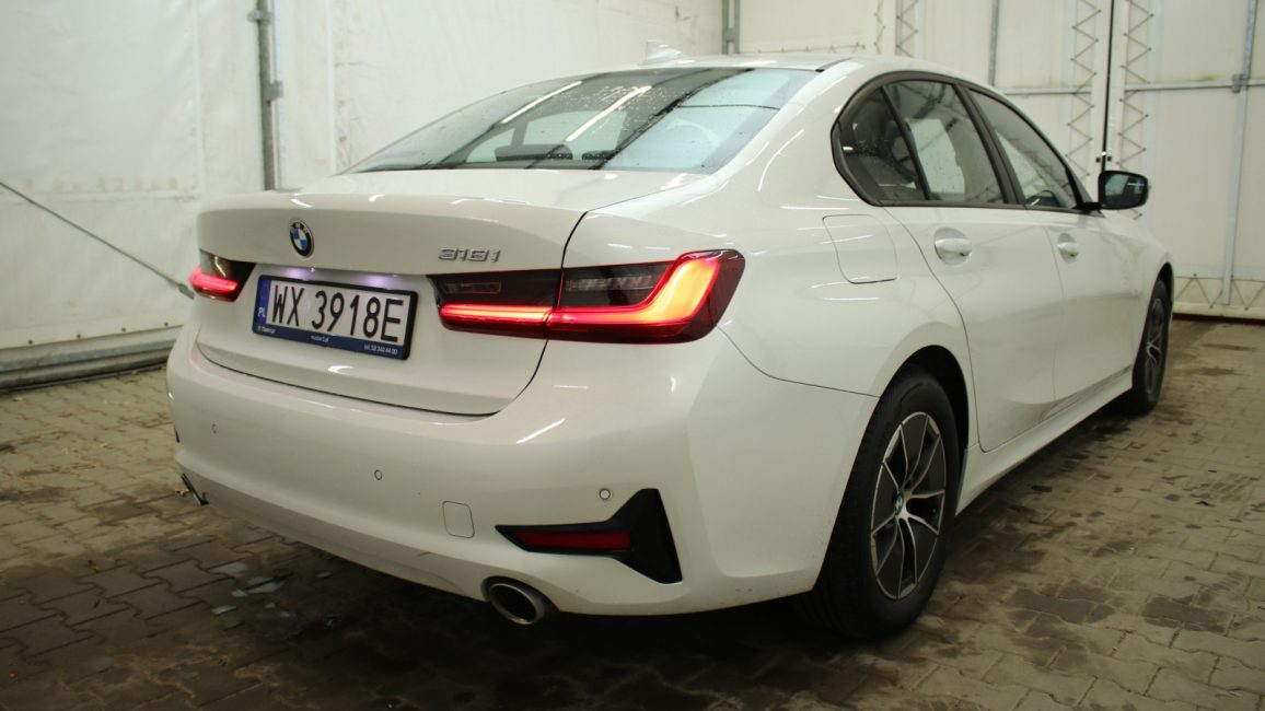 BMW 318i Advantage aut WX3918E w leasingu dla firm