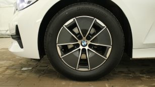 BMW 318i Advantage aut WX3918E w leasingu dla firm