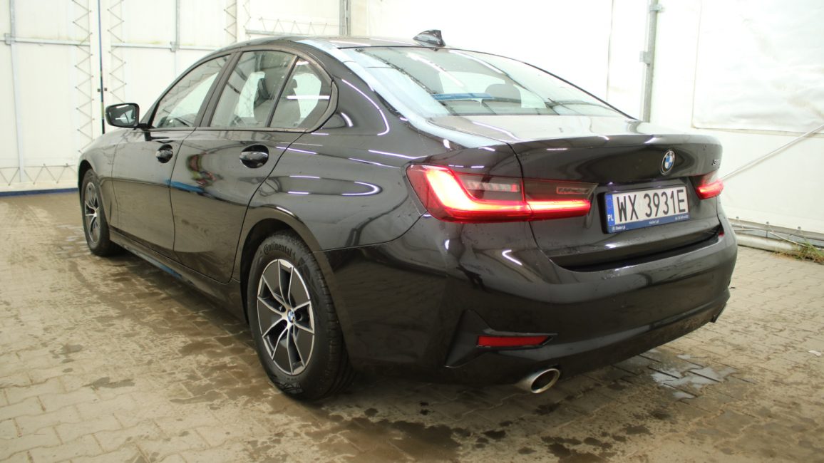 BMW 318i Advantage aut WX3931E w leasingu dla firm