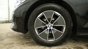 BMW 318i Advantage aut WX3931E w leasingu dla firm