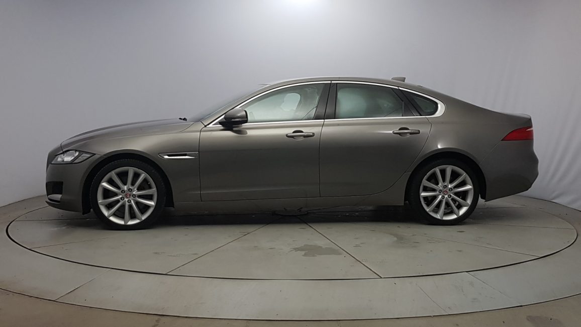 Jaguar XF 2.0 T AWD Prestige WU7608J w leasingu dla firm