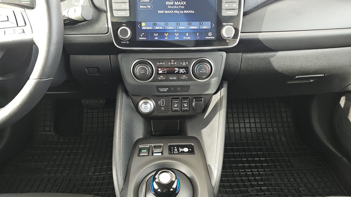 Nissan Leaf 40kWh Acenta SK158WV w abonamencie dla firm