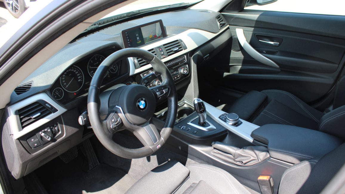 BMW 320d xDrive Advantage aut ZS588NE w zakupie za gotówkę