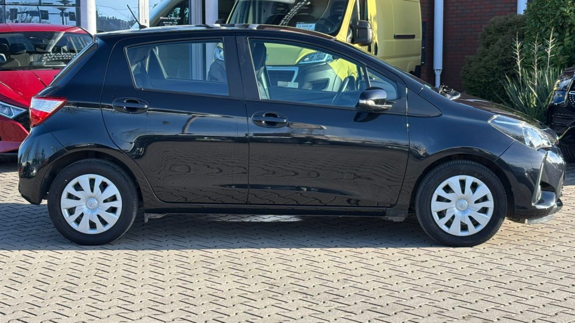 Toyota Yaris 1.0 Active GD891NW w leasingu dla firm